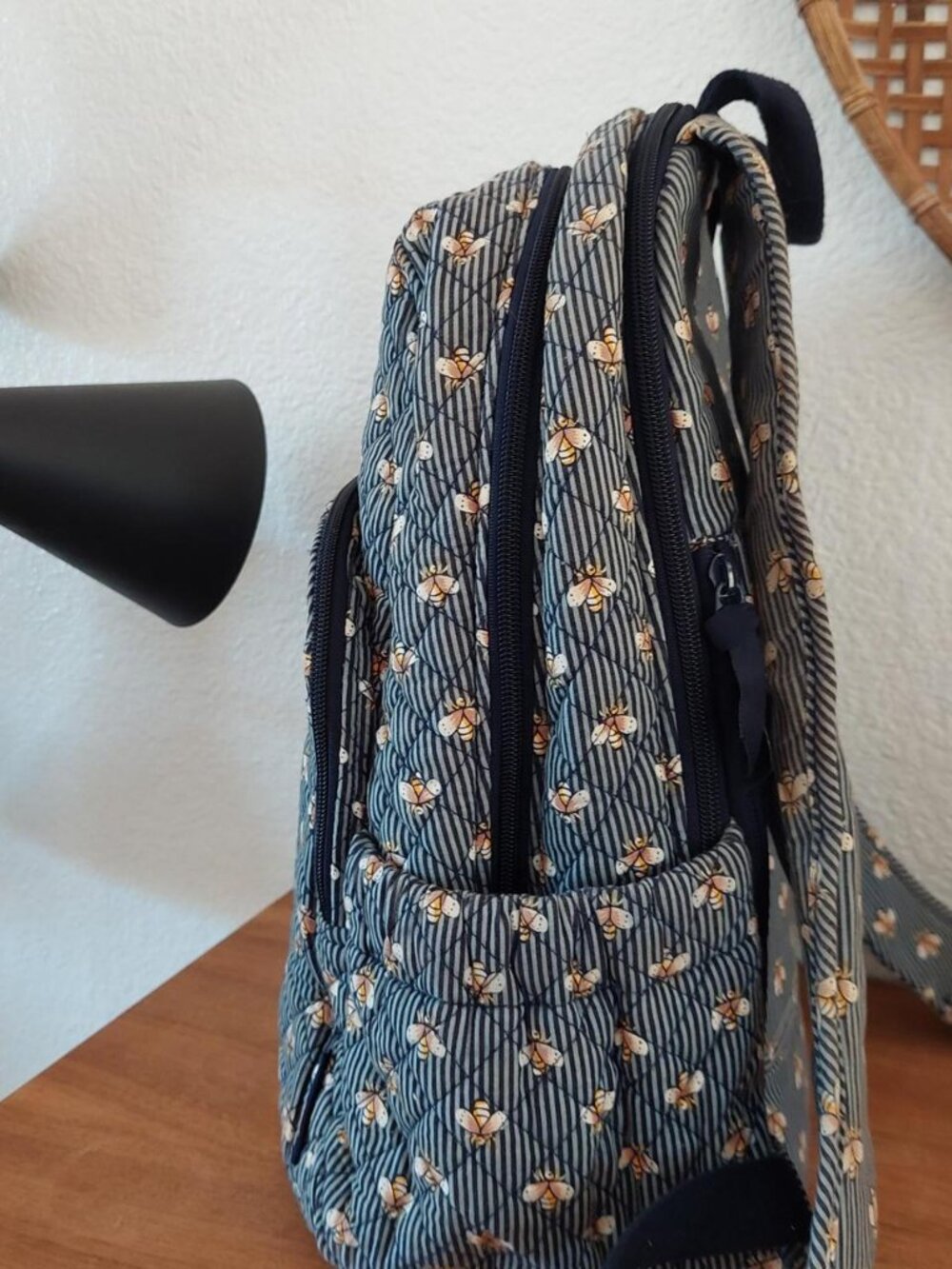 vera bradley all over bee bees Blue & white striped backpack with small beige fl - Picture 4 of 8